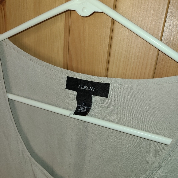 Cream/Tan Flowy Tunic/Tank Size 10 - Picture 3 of 5